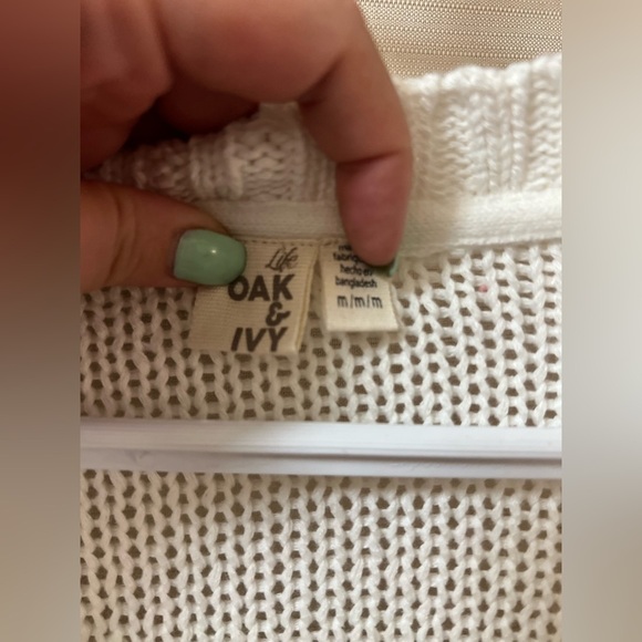 ⚫️ BOGO Oak and Ivy red and white lace up detail sweater size medium - Picture 3 of 7